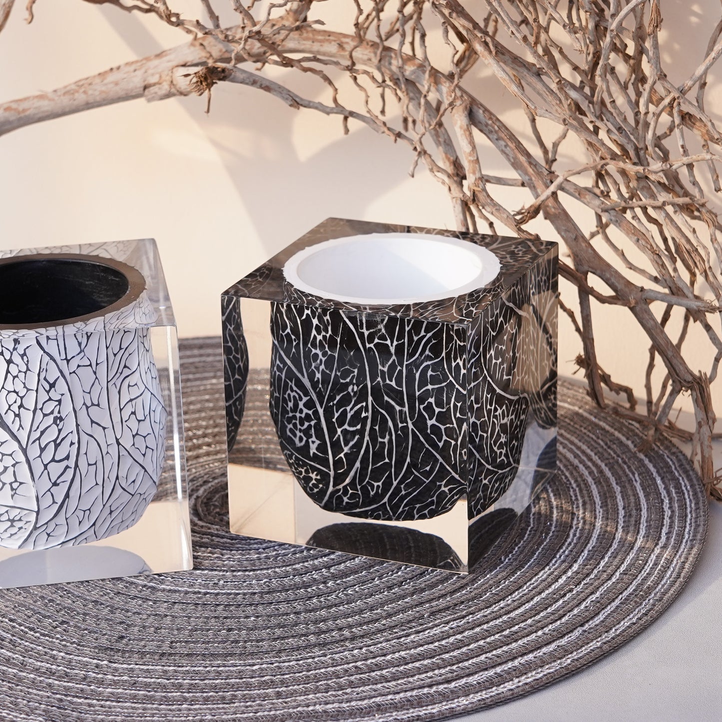 Black Leaf Vein Vase