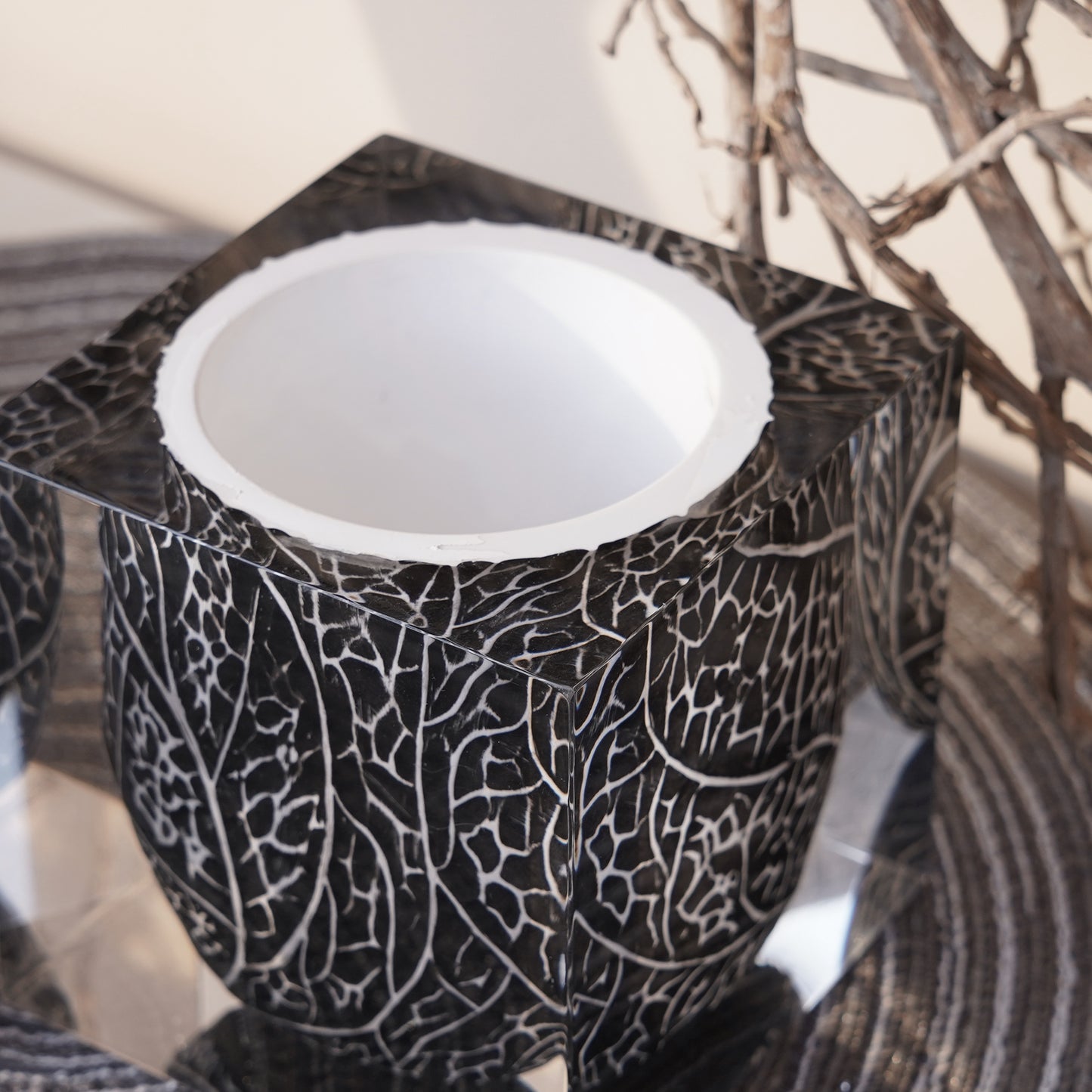Black Leaf Vein Vase