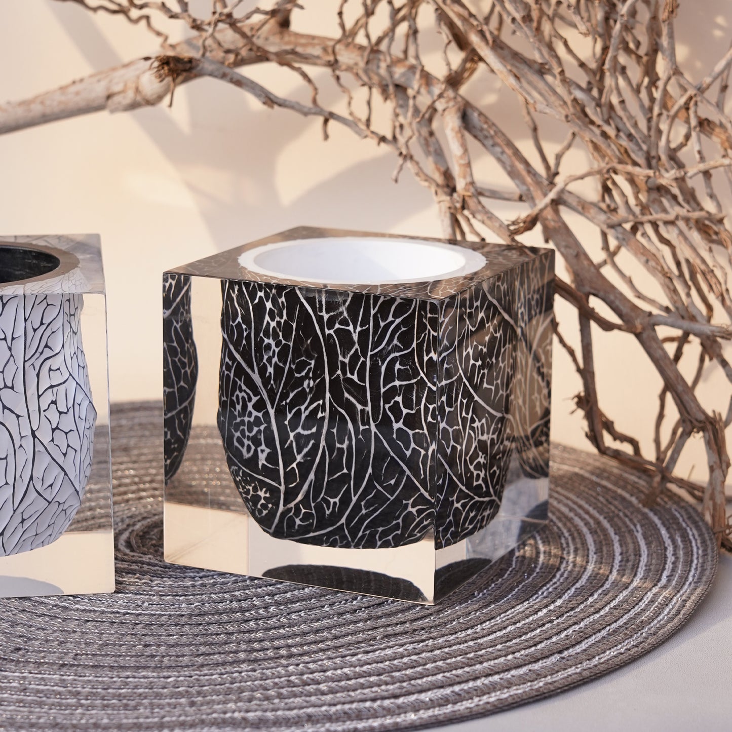 Black Leaf Vein Vase