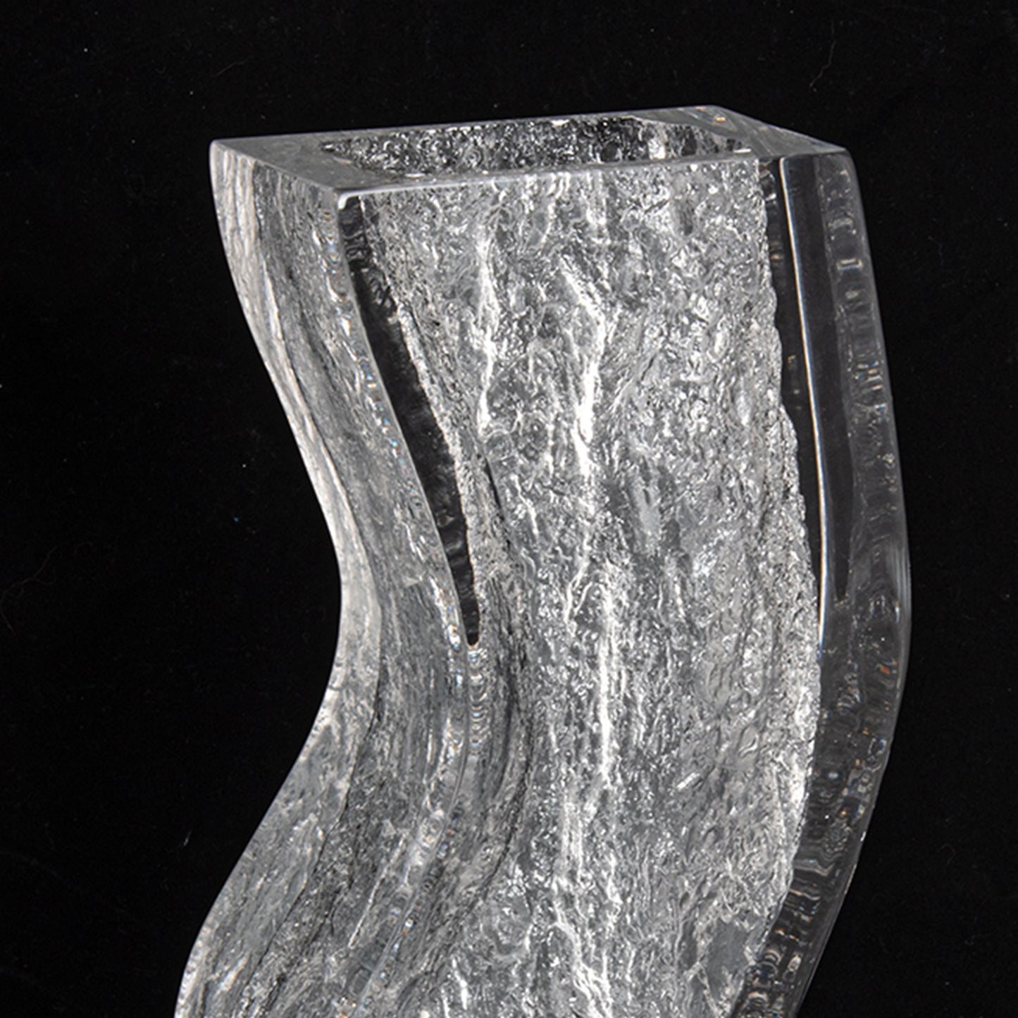 S-shape Glacier vase