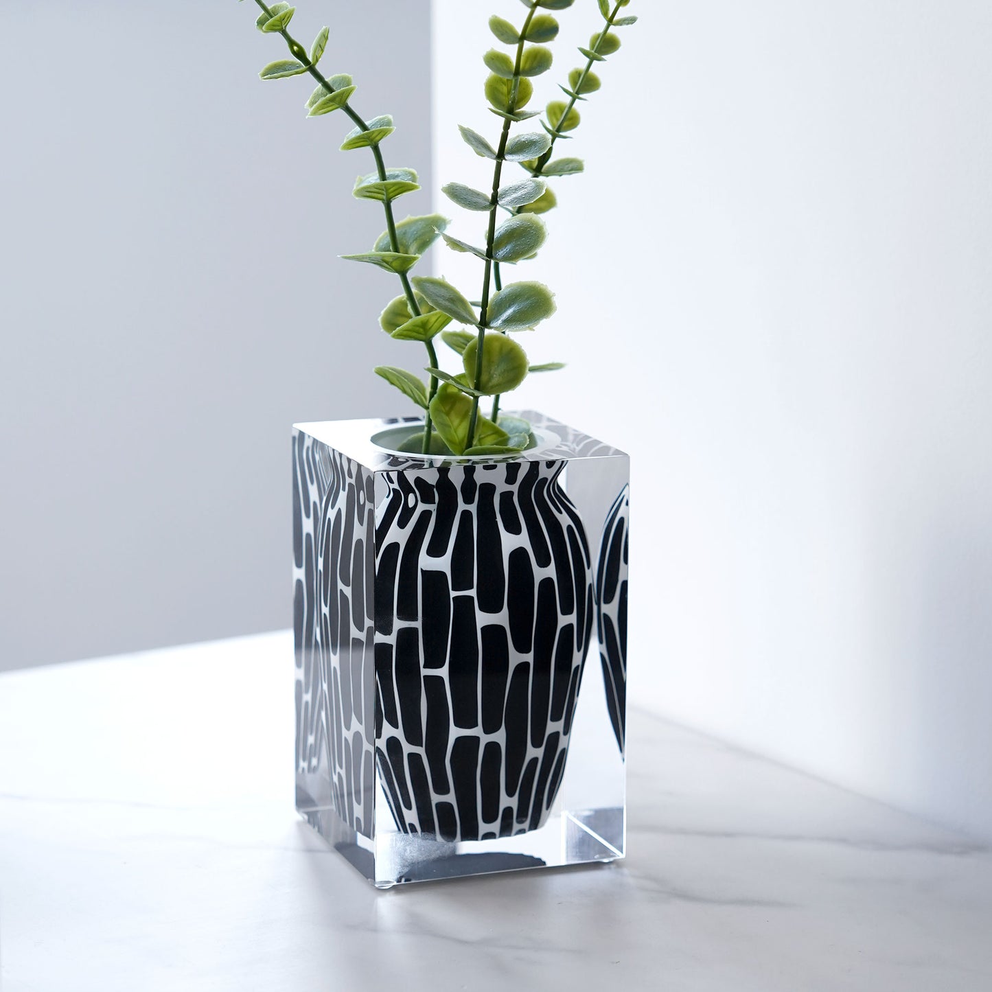 Totem Noir Short Vase - Narrow Neck