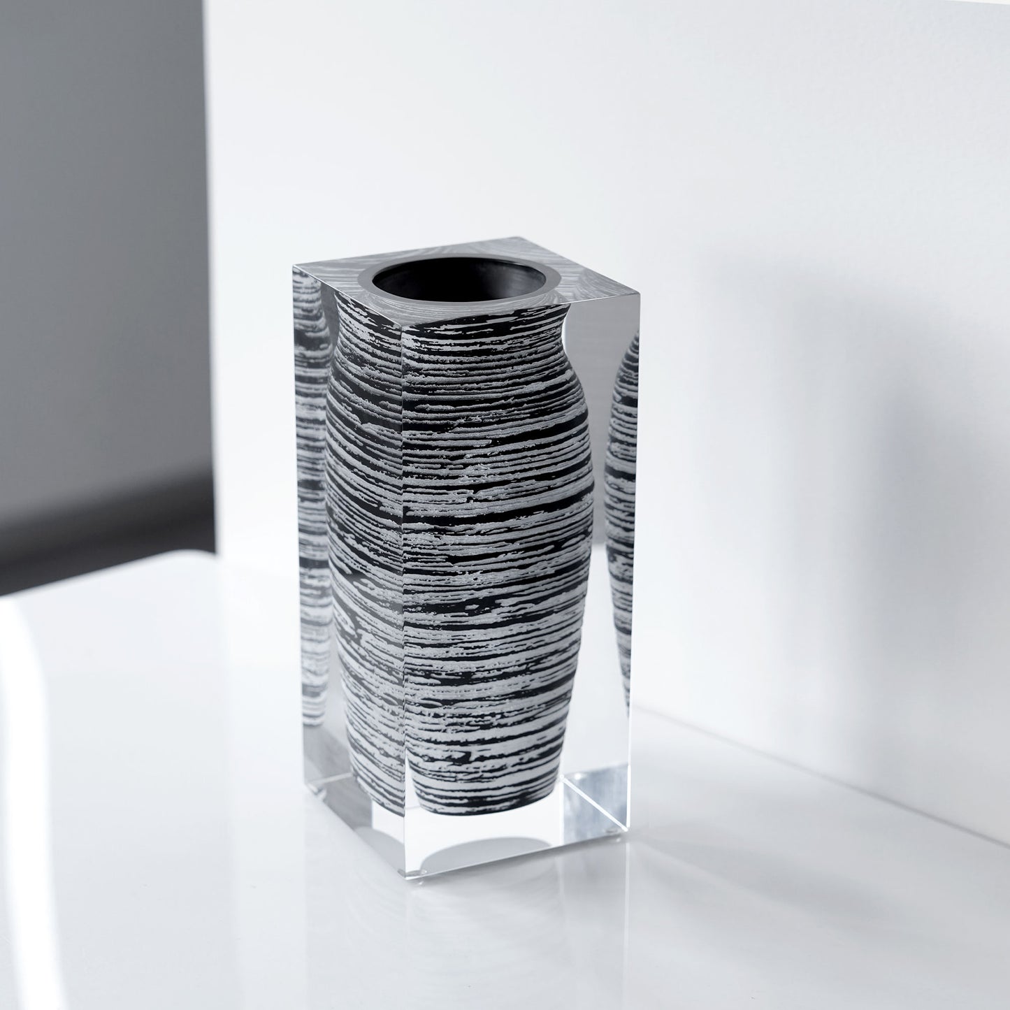 Strata Short Vase - Narrow Neck